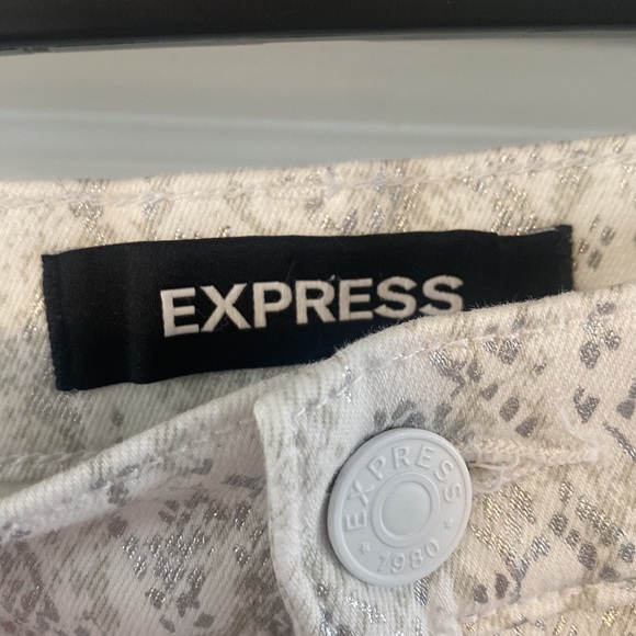 Express High Rise White Capris - Picture 3 of 5